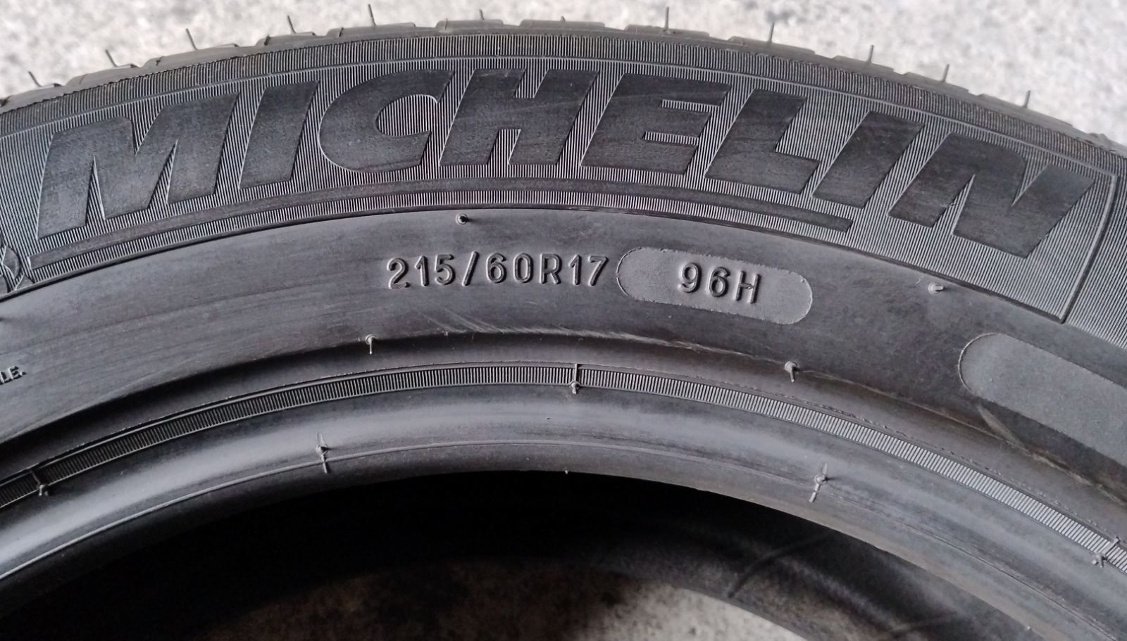 Шини літні R17 215/60 Michelin Primacy 3