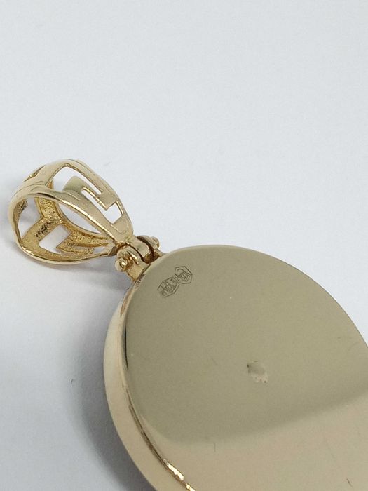 Lombardowski. Jak nowa złota zawieszka Versace pr.585