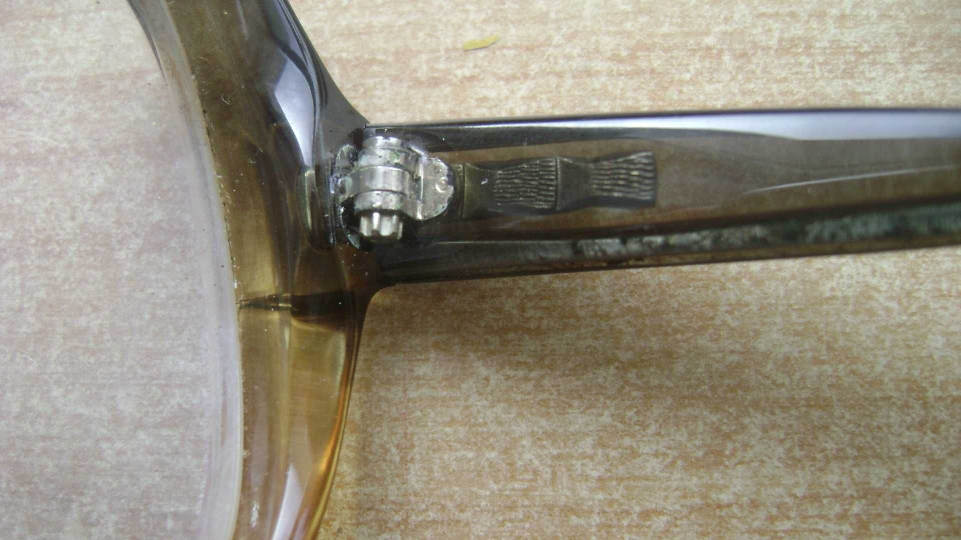 Starocie z PRL - Okulary męskie korekcyjne -1,5 dioptrii, rozstaw 13cm