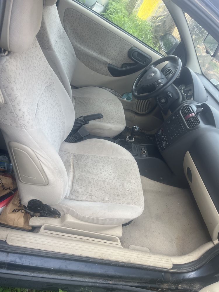 Renault clio 2 Czesci 1.4 bezyna Corsa C 1.2