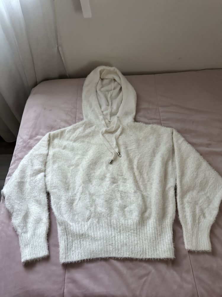 Sweat branca com pelo