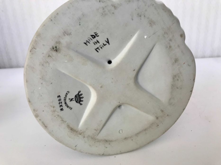 Скульптура хлопчика з кошиком винограду, 33 см., Каподімонте, Італія.