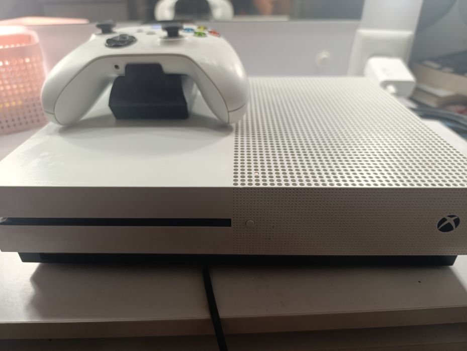 Ігрова приставка Б/У Microsoft Xbox One S 500GB