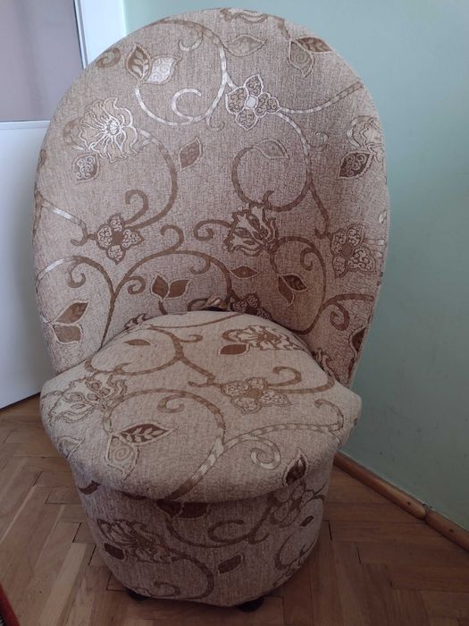 Krzeselko tapicerowane nowe, dla małej damy i dla dorosłych