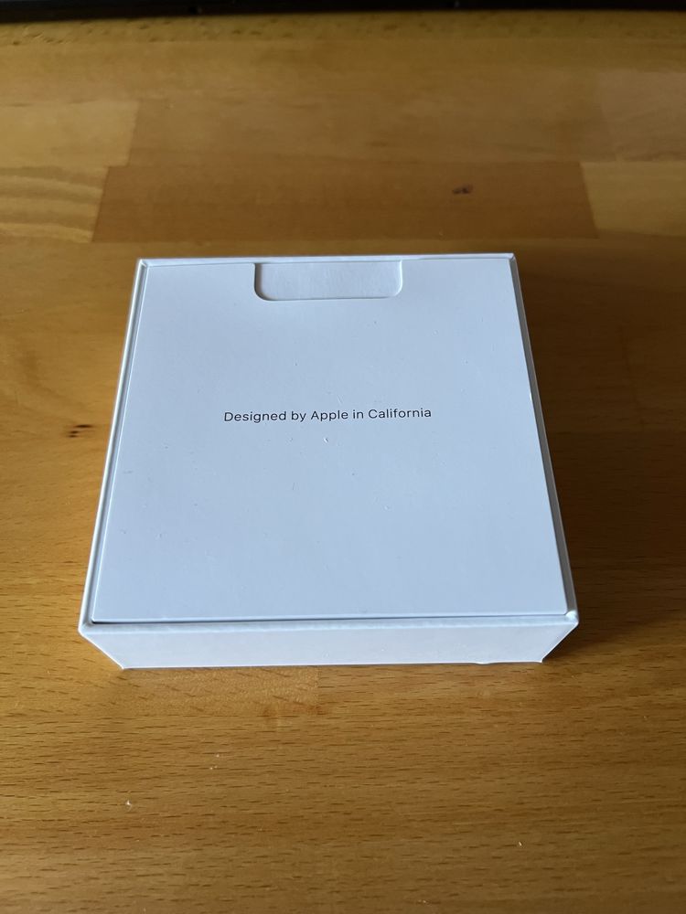 Коробка від AirPods
