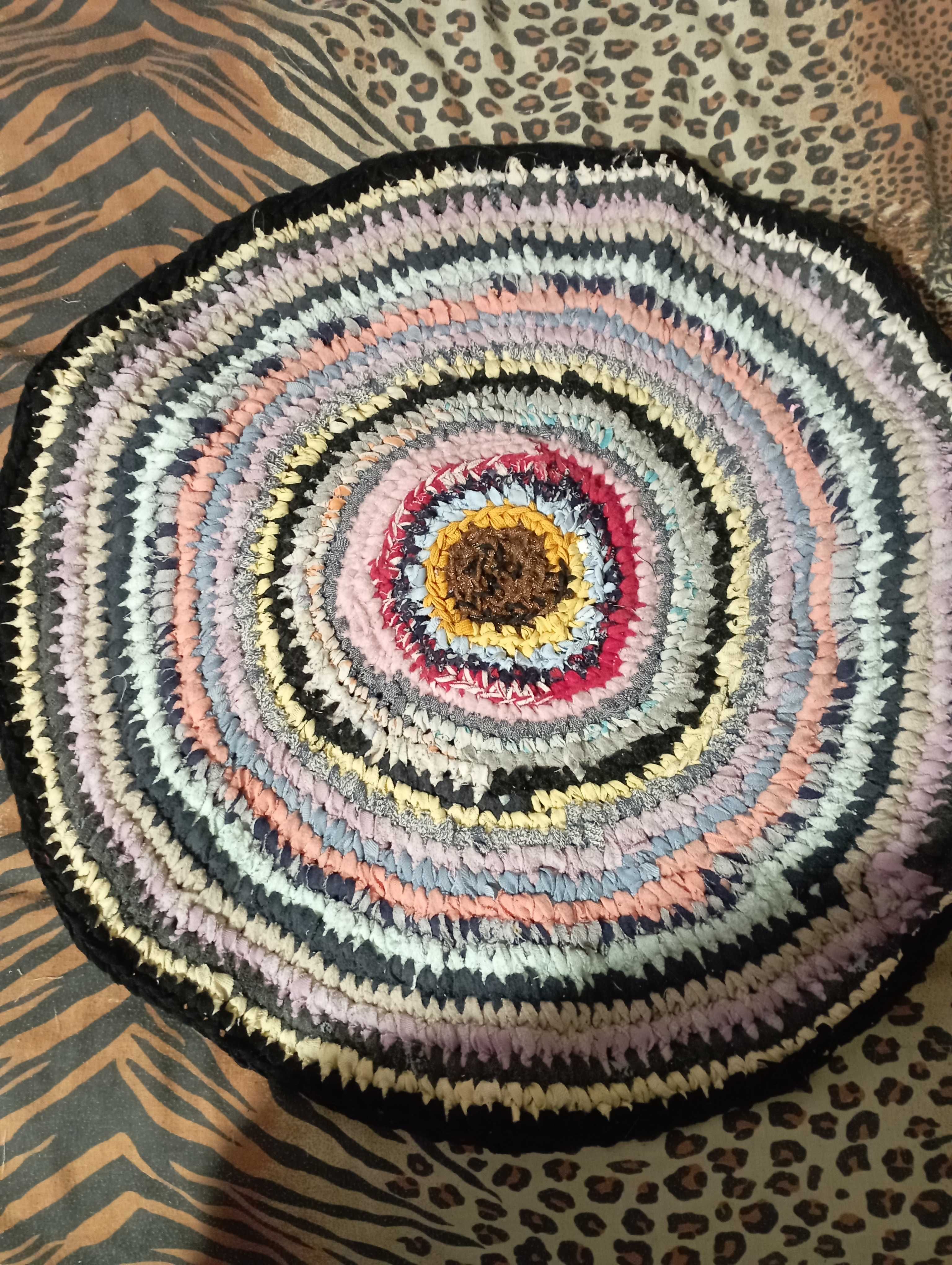 Плетений коврик ручної роботи