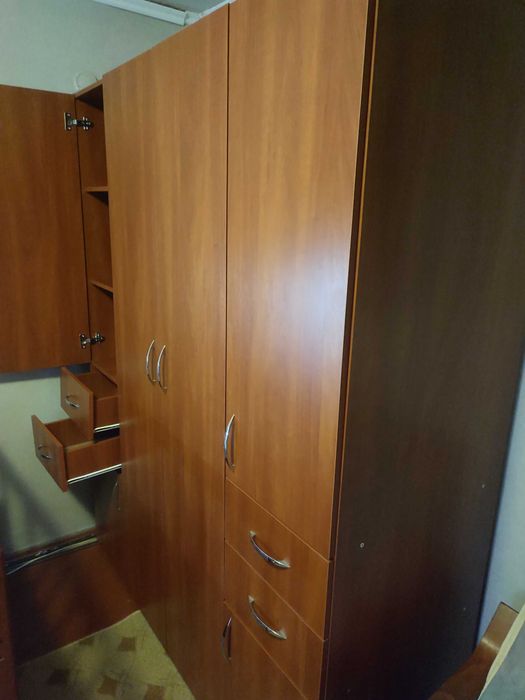 Продам шафу з дверима