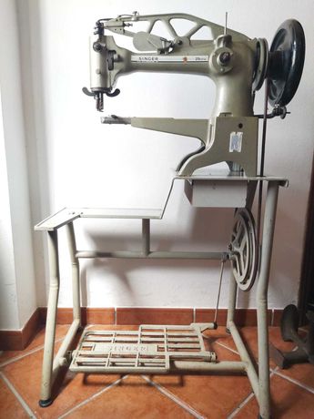 Máquina de coser calçado e cabedal