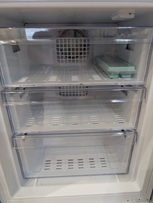 Pojemniki od lodówki BEKO