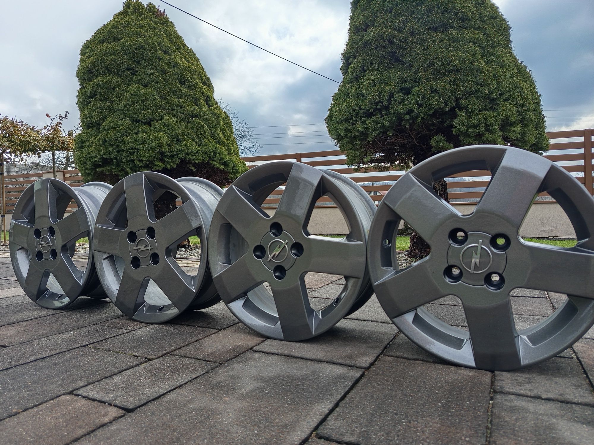 Felgi aluminiowe 15 opel corsa fiat grande punto toyota yaris 4x100
