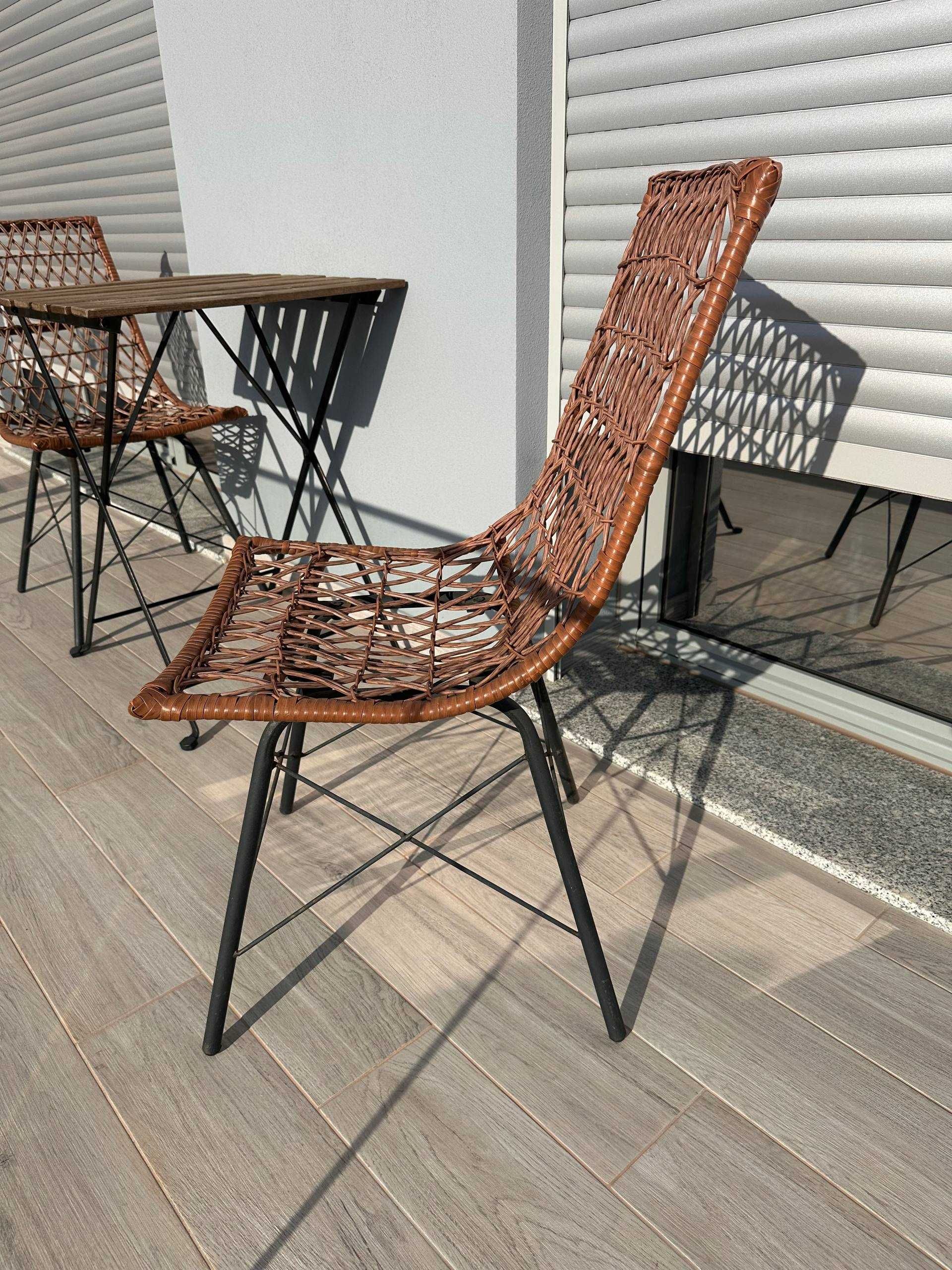 Conjunto Mesa e 2 Cadeiras de Exterior
