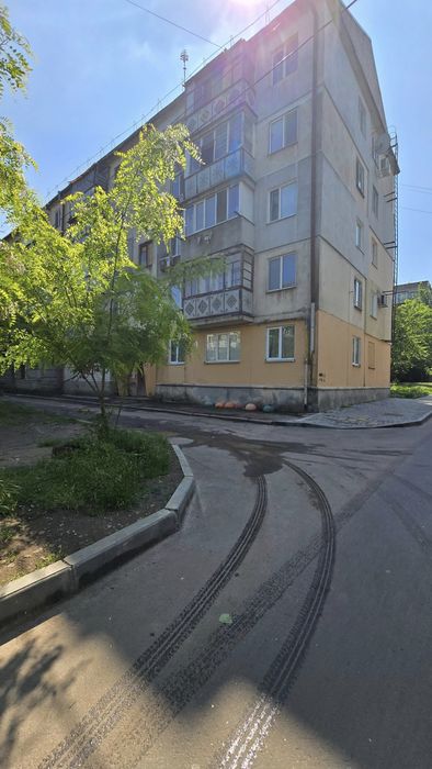 Продаж 3 кімнатна квартира під ремонт вулиця Будівельників, Колос