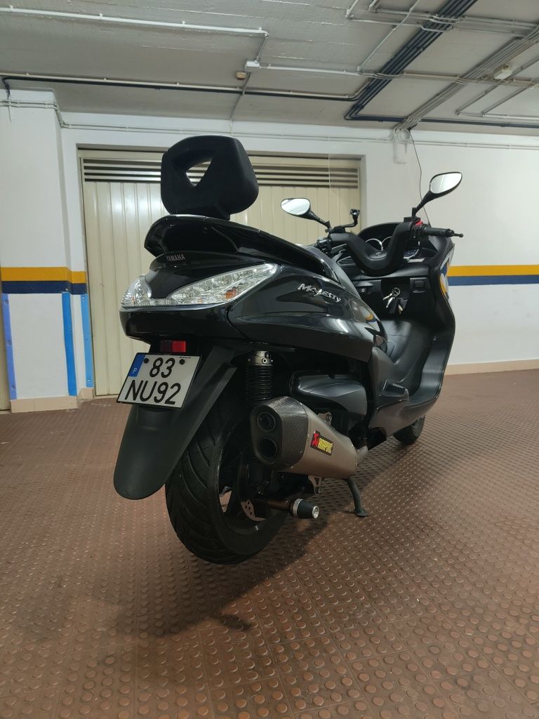 Yamaha Majesty 400 com Akrapovic