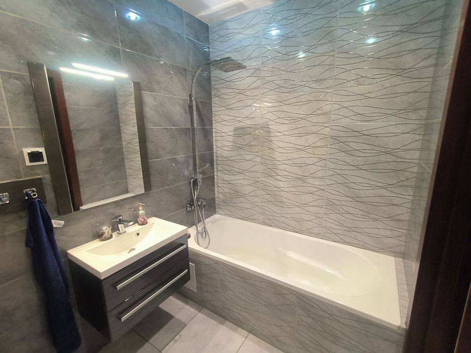 Umeblowane dwupokojowe mieszkanie z aneksem kuchennym, komórka, garaż