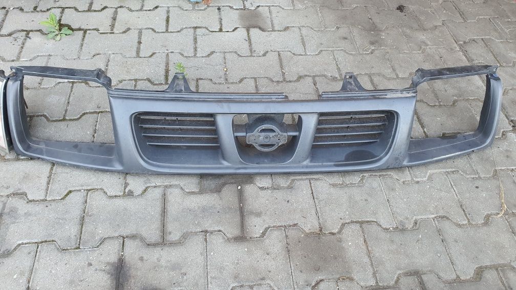 Grill atrapa NISSAN NAVARA D22