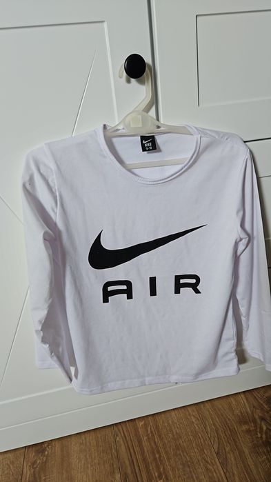 Sprzedam  nową  koszulkę dla chlopca nike rozmiar 9- 10 lat