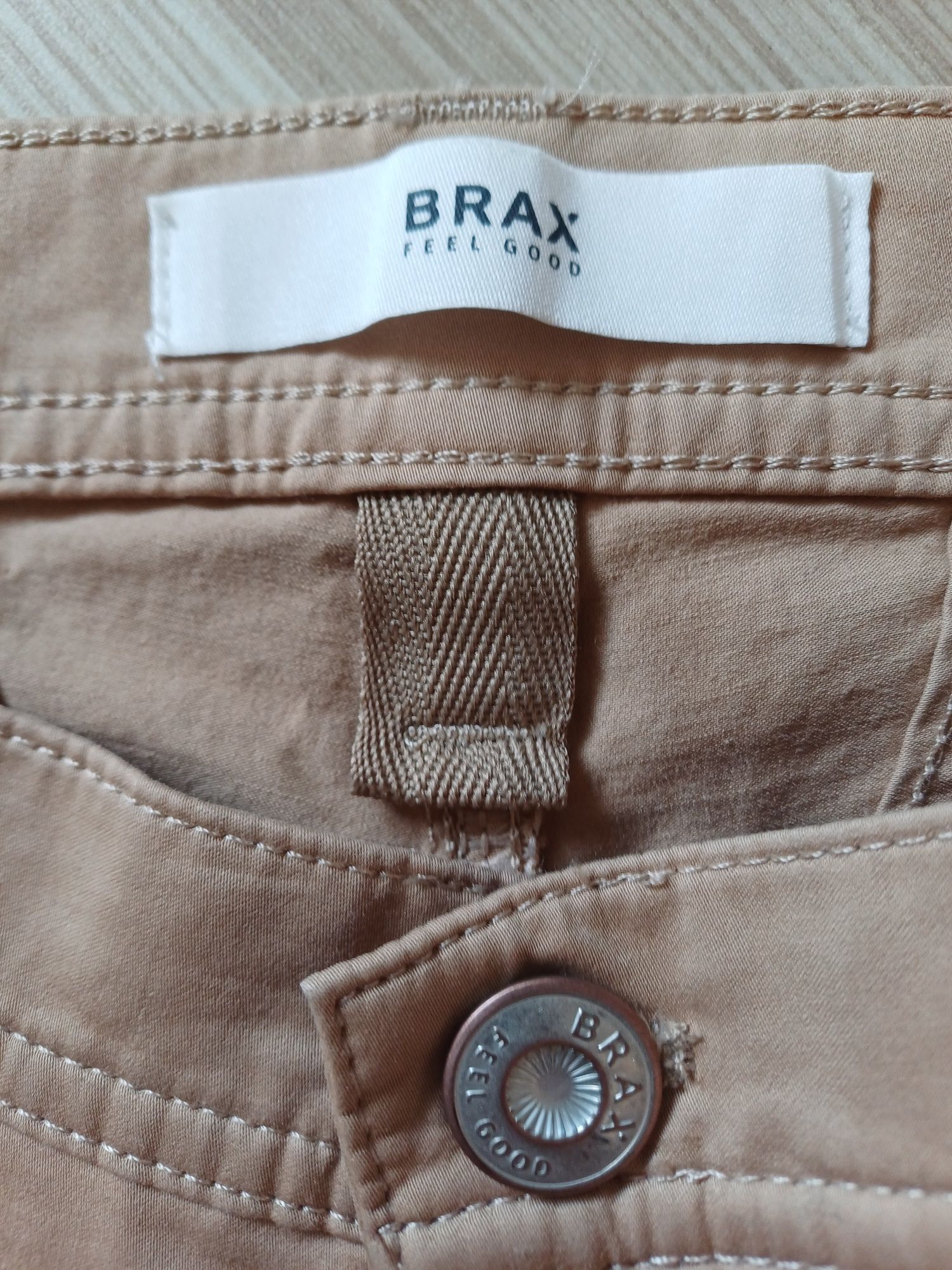 Beżowe spodnie Brax