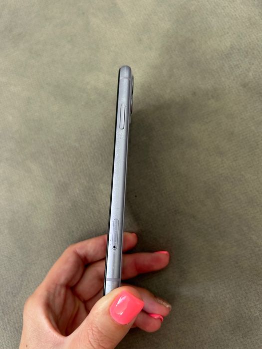 iPhone 11 Roxo – 64GB (Bom estado)