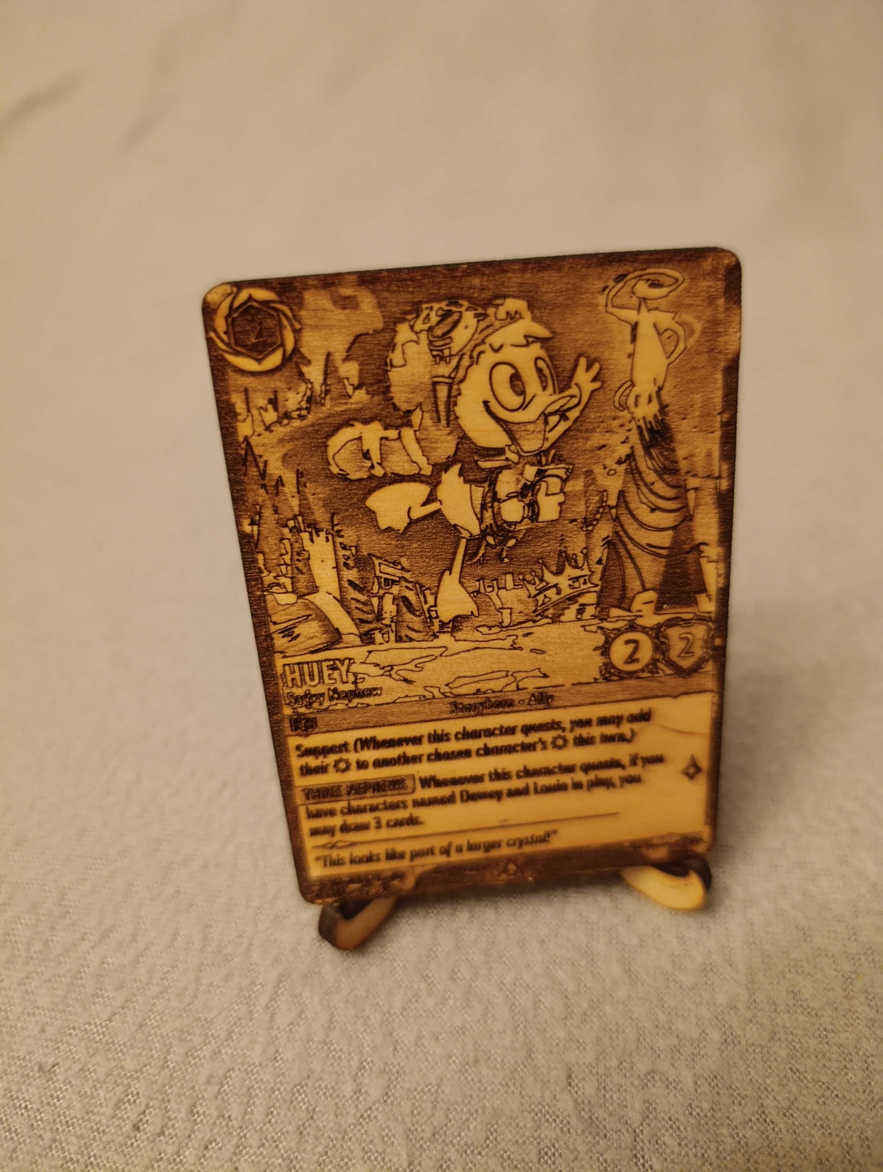 Karta Arcana wypalana w drewnie