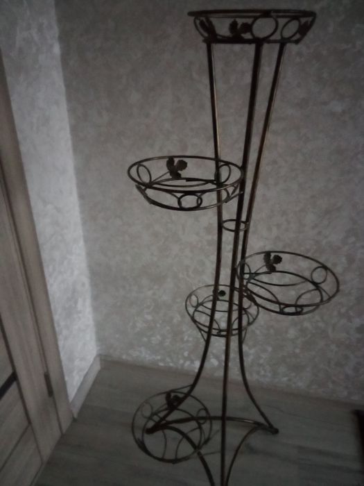 Продам підставку для квітів