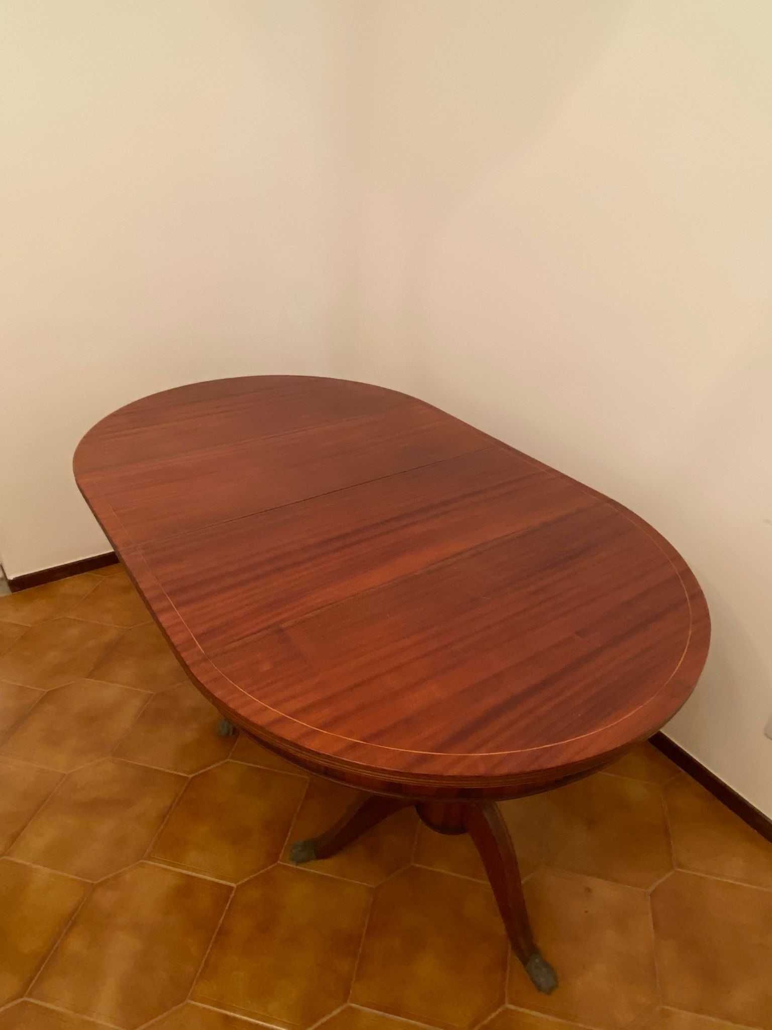 Mesa de sala de jantar extensível em madeira