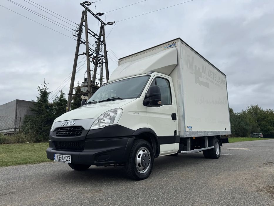 Iveco 35C15 * 3.0 / 150KM * Kontener / Rama * Koła bliźniacze * Rozstaw osi: 4.1m *  Klimatyzacja * Hak * Tempomat * Zmiana zabudowy *