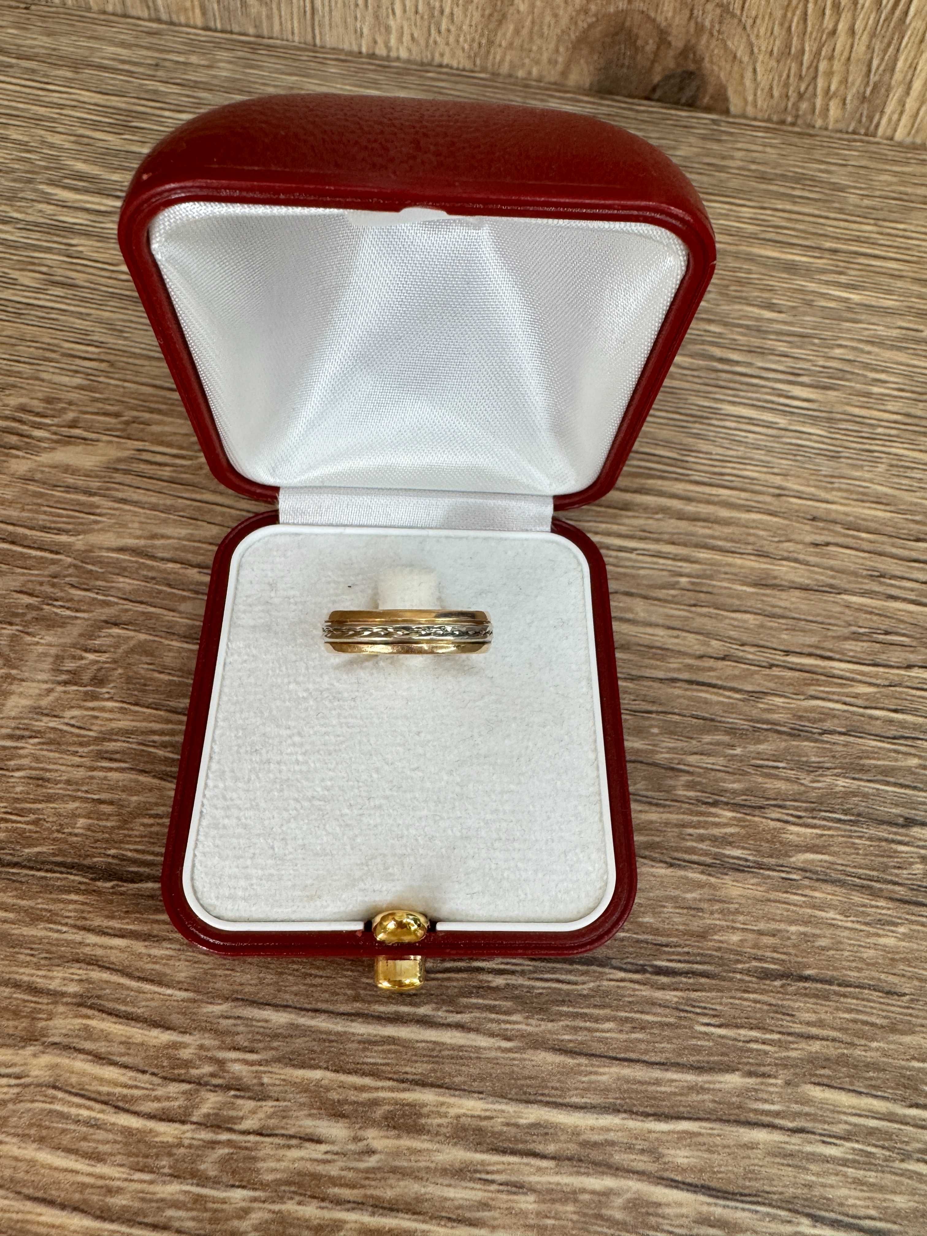 Wyrób Jubilerski Złota Obrączka Próba 585 Waga 3.38g Rozmiar 15