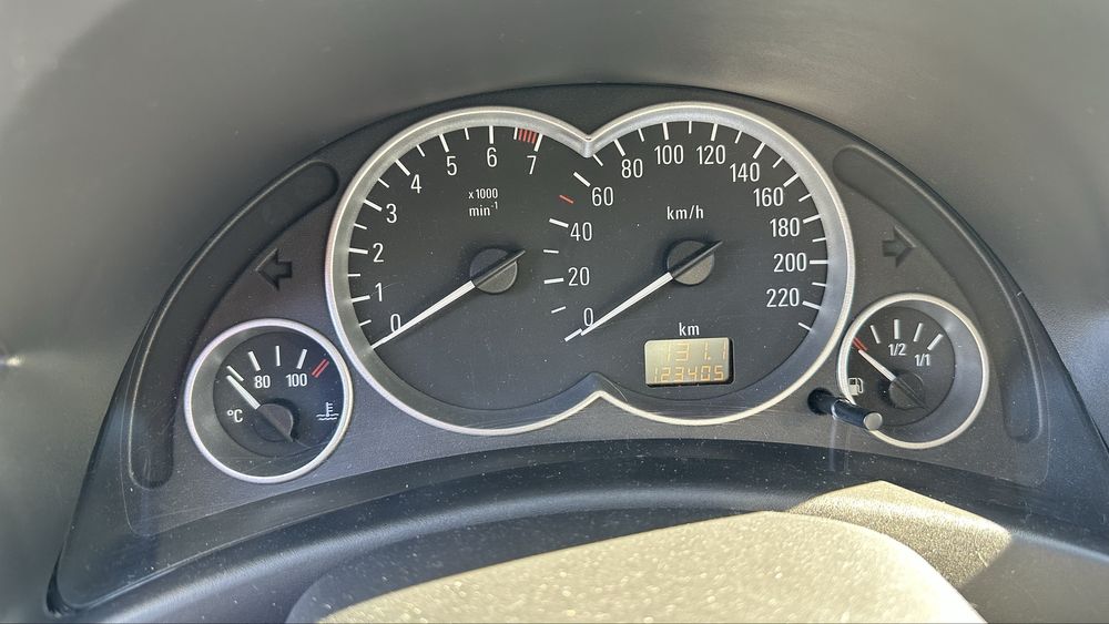Opel Corsa C  1.2  rok 2003 klima