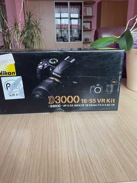 Продам фотоапарат Nikon D3000 18-55 VR KIT в коробці з інструкцією