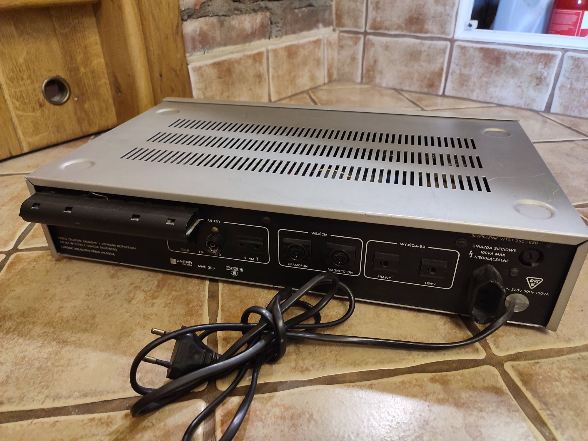 Amplituner stereo tosca 303