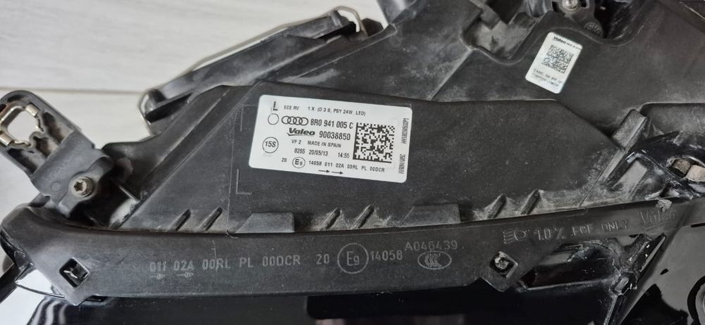 Фари Audi Q5 8R0941006C  8R0941005C  Valeo фара ліва права Ауді