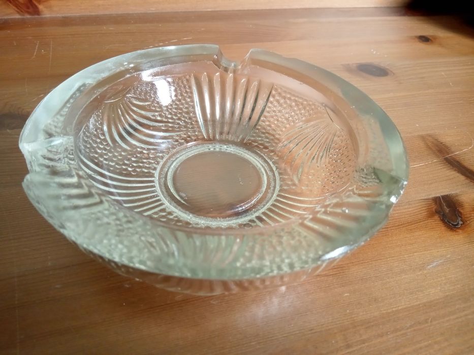 Szklana popielniczka 14cm z PRL-u