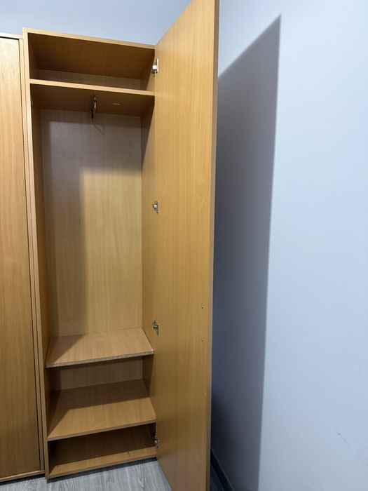 Шафи офісні з поличками