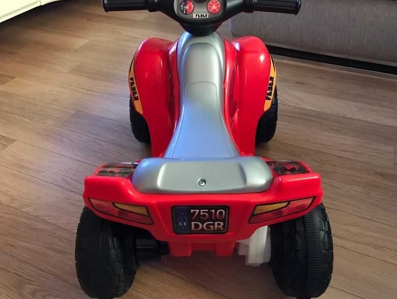 Moto 4 a Bateria Quad Racy 6V Vermelho / FAMOSA (NOVO)