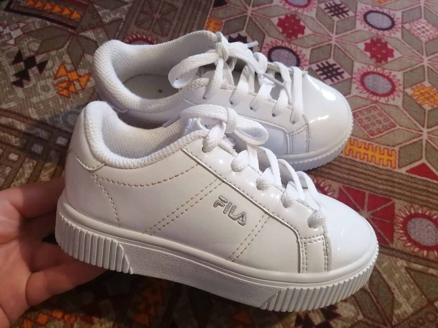 Белые кеды кроссовки Fila 27 р. на девочку.