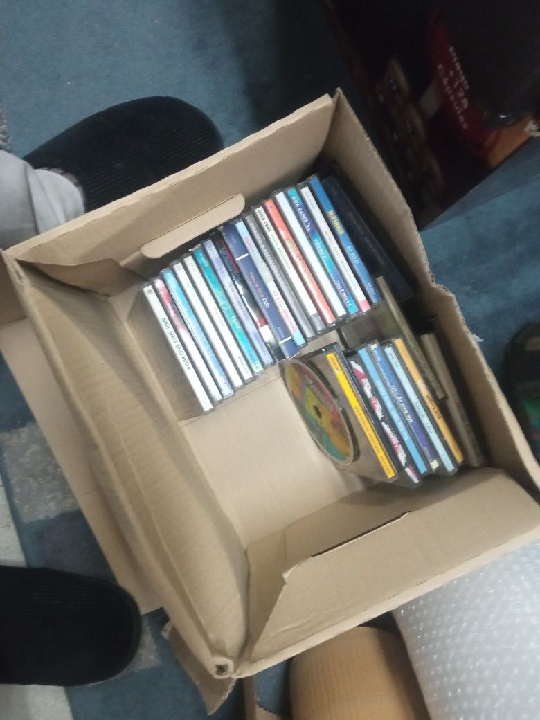 Discos vinil, CD,s cassetes.