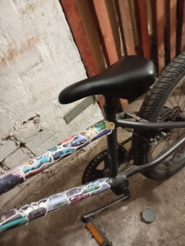 Fajny BMX z pegami