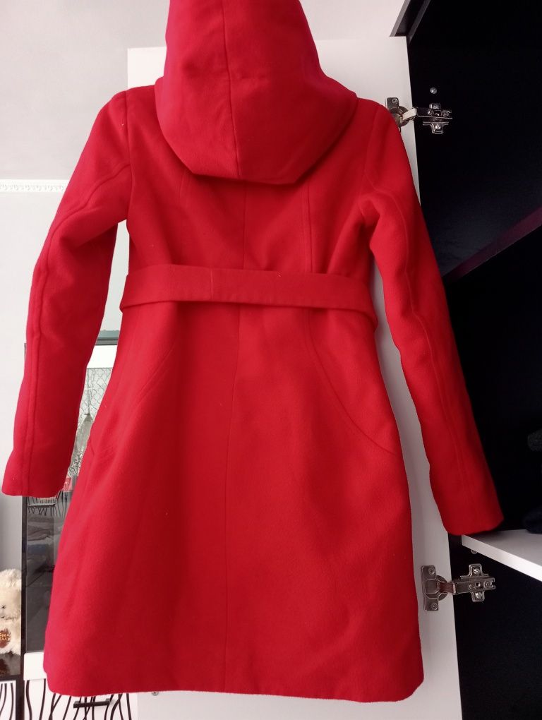 Пальто червоне  якісне