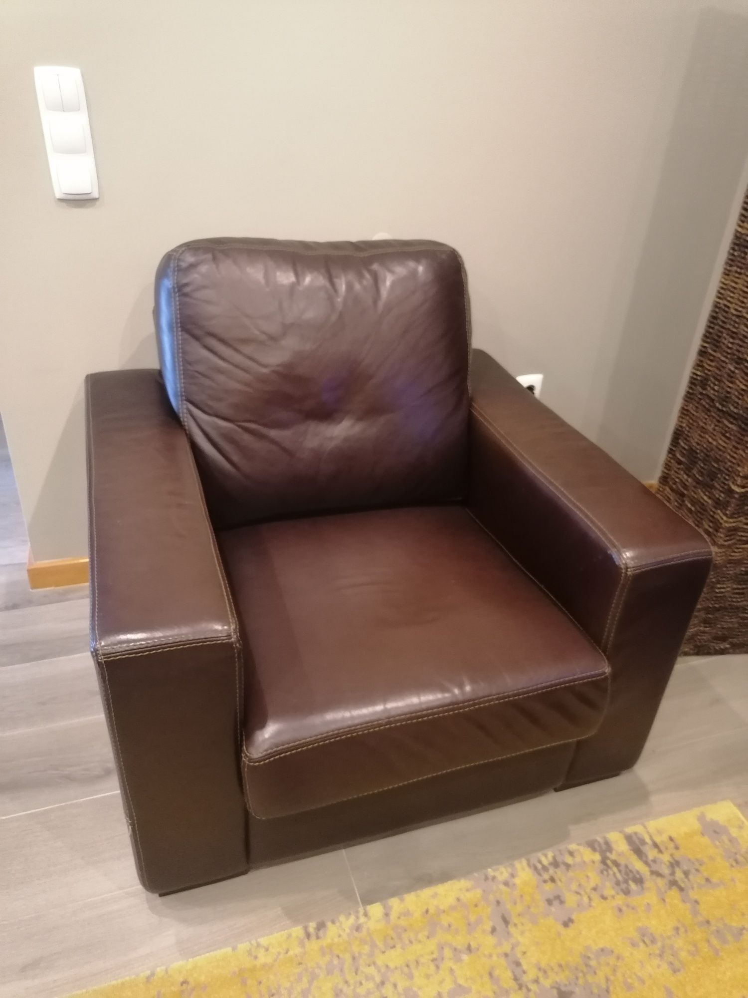 Conjunto de sofás em pele: 2 de 1 lugar e 1 de 3