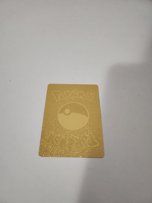 carta Pokémon dourada de nível 92