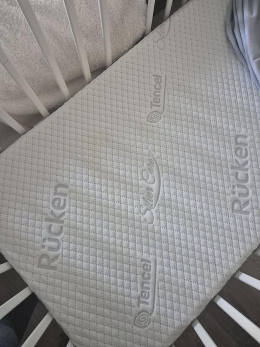 Sprzedam lozeczko niemowlece z dodatkamk