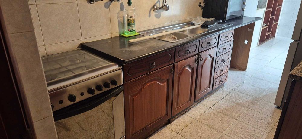 Vende-se T2 no Cacém junto á estação de comboios.