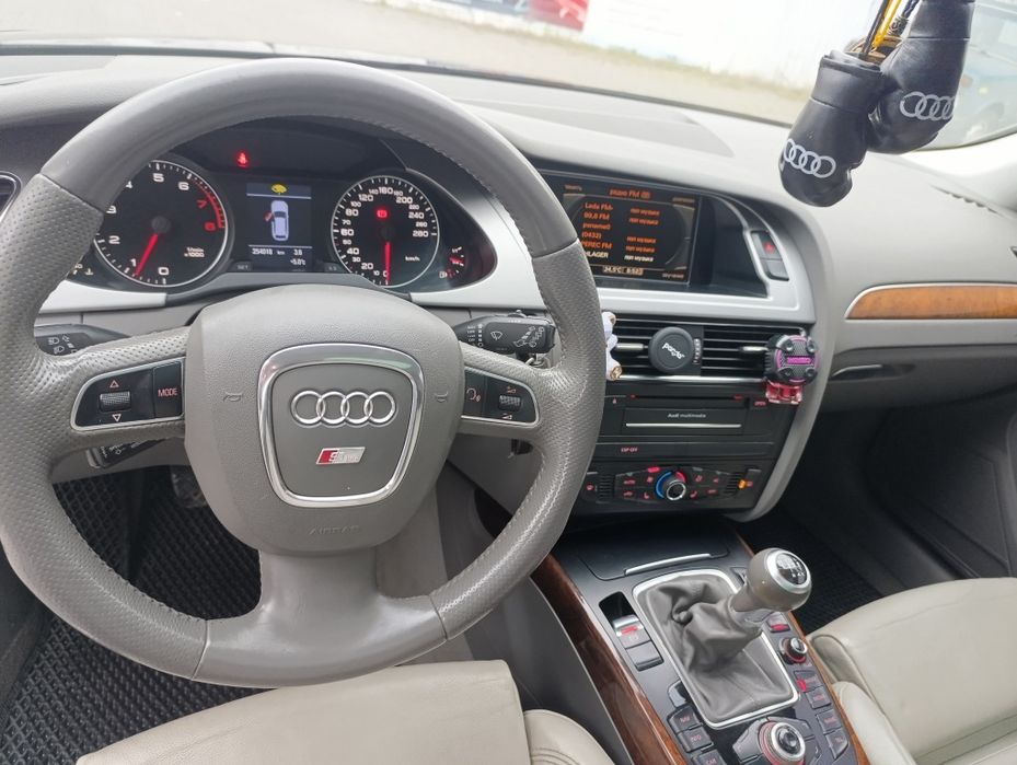 Автомобіль Ауді А4