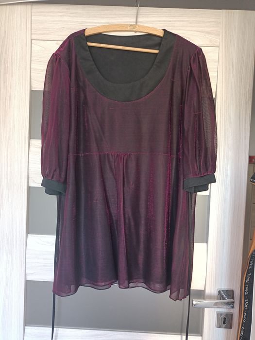 Tunika bordowa świecąca.