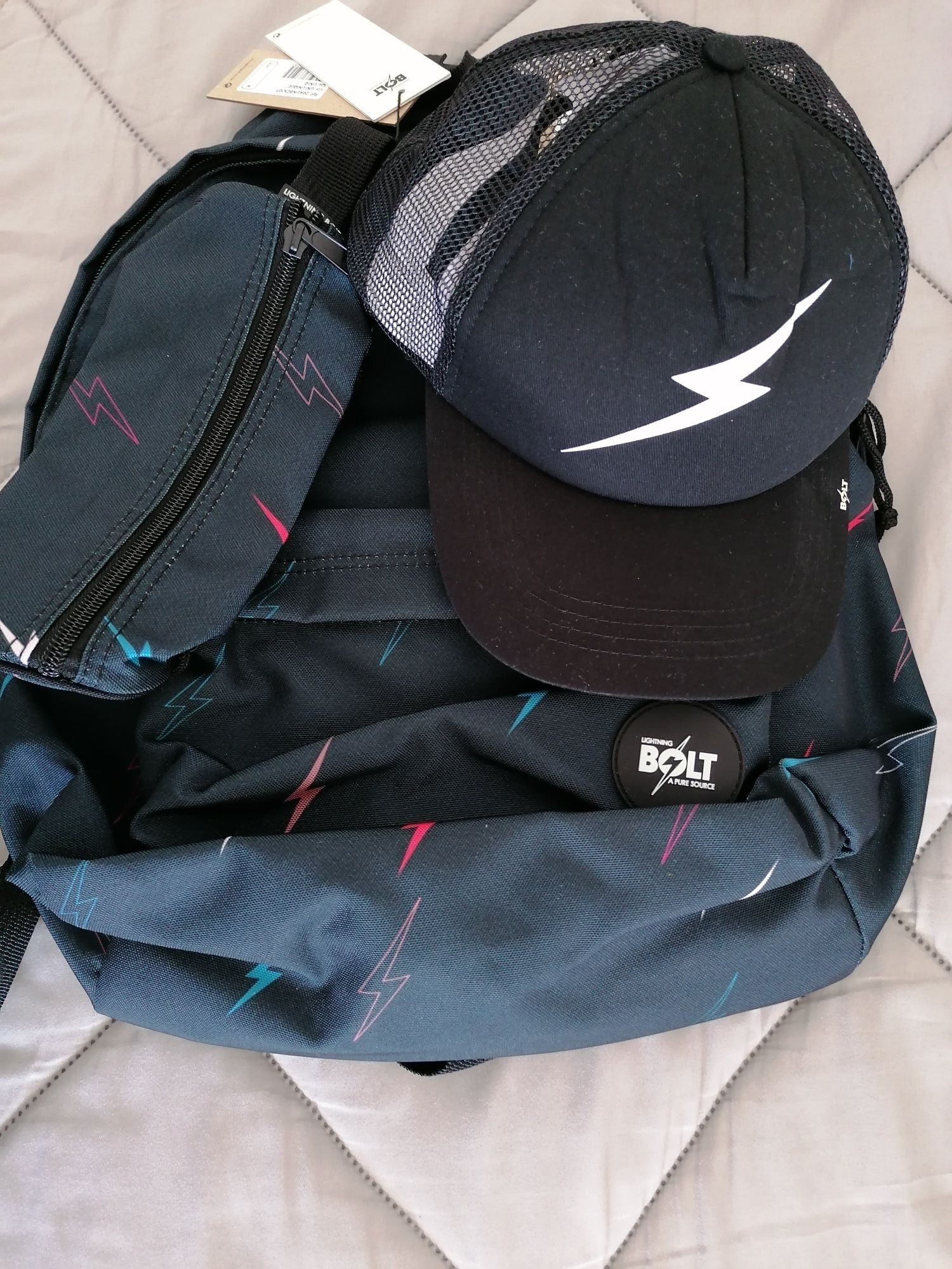 NOVA C/ ETIQUETA PACK Lightning Bolt Mochila + Estojo + Chapéu (P)