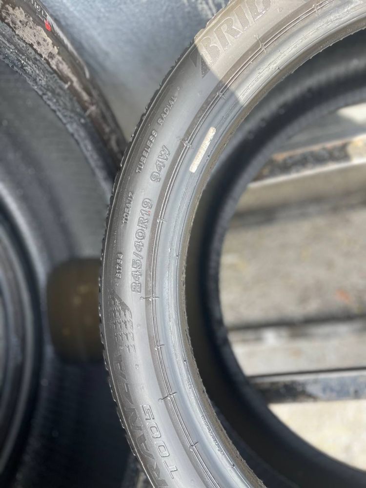 Шини бу 245/40 r19 літо Bridgestone