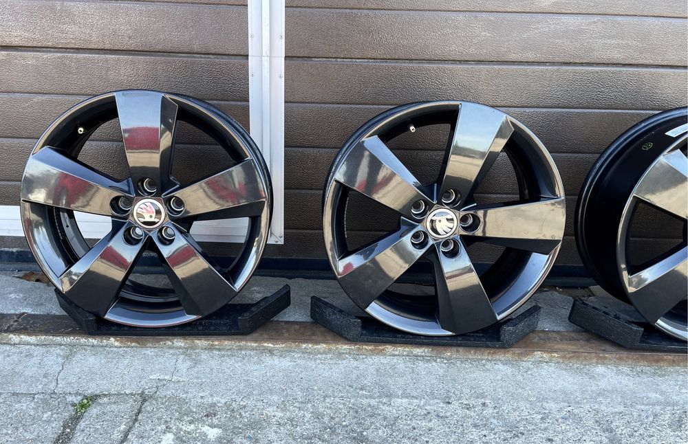 4x felgi aluminiowe 5x100 r16 et35 6J Alufelgi Oryginał Skoda Czarne