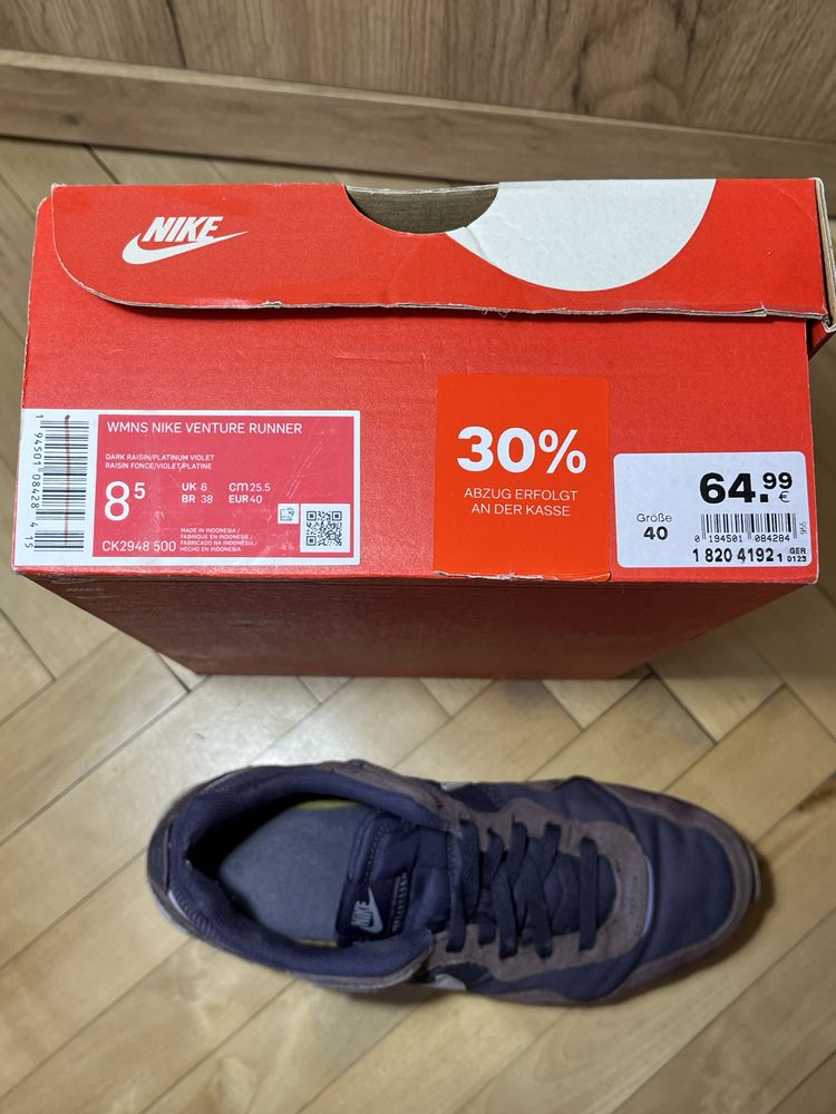 Кросівки Nike WMNS VENTURE RUNNER 40 розмір 25,5 см