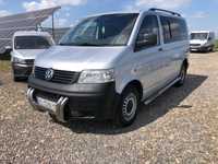 Volkswagen Transporter 2005 року випуску.