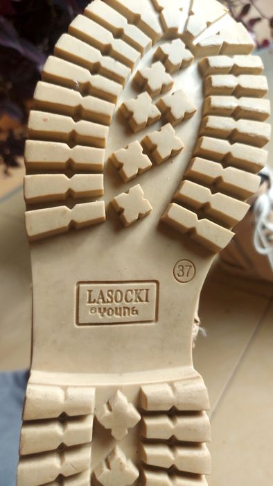 Beżowe śniegowce z białym sztucznym futerkiem Lasocki Young rozm. 37